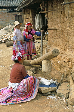 Hemp fibre softened and beaten, Yenshan county, Yunnan, China, Asia