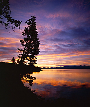 Sunrise, Yellowstone Lake, Yellowstone National Park, UNESCO World Heritage Site, Wyoming, United States of America (USA), North America