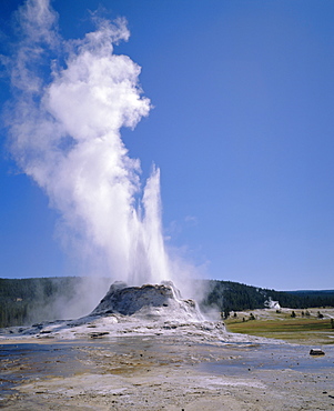 Castle Geyser, Yellowstone National Park, Wyoming, USA