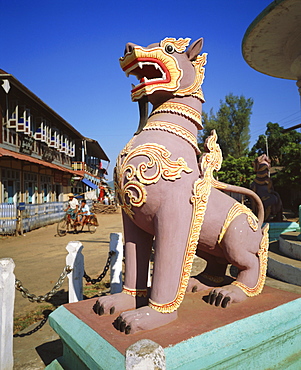 Statue of a legendary Chinthes (half lion, half griffin), Mergui, Myanmar (Burma)