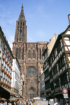 Gothic Christian cathedral dating from the 12th to 15th centuries, Strasbourg, Alsace, France, Europe