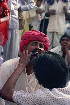 Street dentist, Jodhpur, Rajasthan state, India, Asia