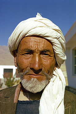 Portrait of a man in a white turban in the Tashkurghan Bazaar in Afghanistan, Asia