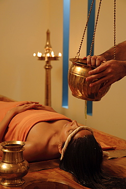 Shirodhara treatment at the Quan Spa at the Marriott Hotel in Mumbai, India, Asia