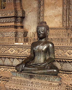 Lan Xang style bronze Buddha dating from between the 17th and 19th centuries, Ho Pha Kaew Museum, Vientiane, Laos, Indochina, Southeast Asia, Asia