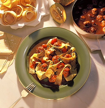 Tagliatelle with meatballs