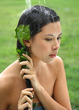 Hair treatment with hibiscus leaves