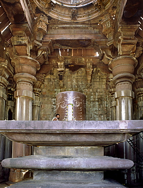 Giant Shivalingam in the Shiva temple, dating from the 11th century Paramara dynasty, Bhojpur, Bihar, India, Asia