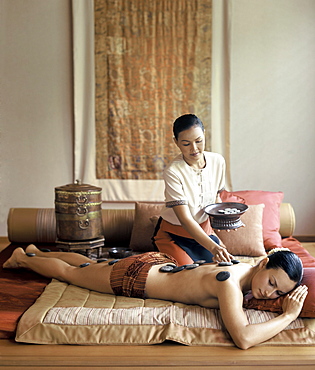 Tibetan stone massage at Chi Spa at Shangri-la Bangkok, Bangkok, Thailand, Southeast Asia, Asia