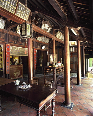 Ancestors altar, An Hien garden house in Hue, Vietnam, Indochina, Southeast Asia, Asia