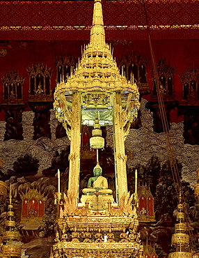 Emerald Buddha, Wat Phra Kaeo in the Grand Palace, Bangkok, Thailand, Southeast Asia, Asia