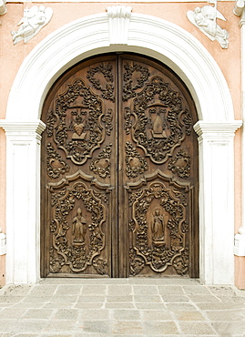 Door of San Augustin church, the oldest church in Manila dating from 1607, which survived American bombing, UNESCO World Heritage Site, Philippines, Southeast Asia, Asia