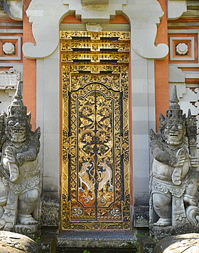 Door of a wealthy Balinese household, Bali, Indonesia, Southeast Asia, Asia