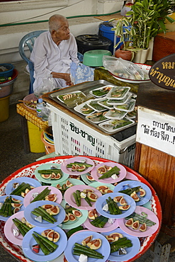 Betel offering to a revered nun, Wat Rakang, Bangkok, Thailand, Southeast Asia, Asia