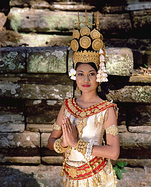 Portrait of a traditional Cambodian apsara dancer, temples of Angkor Wat, Siem Reap Province, Cambodia, Indochina, Southeast Asia, Asia