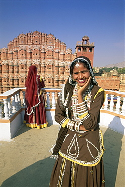 Women in saris in front of the facade of the Palace of the Winds (Hawa Mahal), Jaipur, Rajasthan state, India, Asia