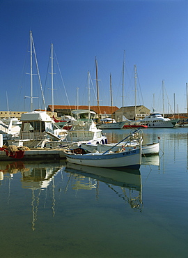 Boats in the harbour at Port Vauban in Antibes on the Cote d'Azur, Alpes Maritimes, Provence, French Riviera, France, Mediterranean, Europe