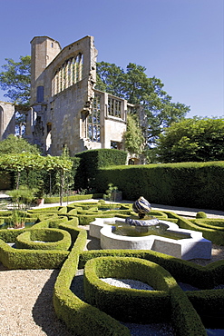 The Knot Garden, Sudeley castle, Winchcombe village, the Cotswolds, Gloucestershire, England, United Kingdom, Europe