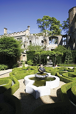 The Knot Garden, Sudeley castle, Winchcombe village, the Cotswolds, Gloucestershire, England, United Kingdom, Europe