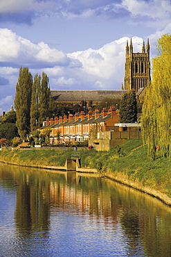 The city of Worcester and River Severn, Worcestershire, England, United Kingdom, Europe