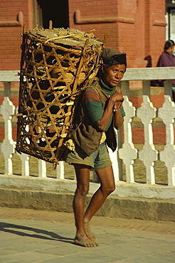 Man working as a porter, carrying a wicker basket, near Durbar in Kathmandu, Nepal, Asia