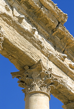 Carved capital and lintels of limestone, Roman ruins, Palmyra, UNESCO World Heritage Site, Syria, Middle East