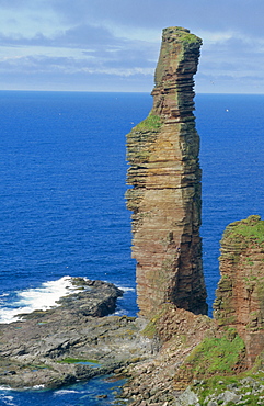 The Old Man of Hoy, sandstone sea stack 137m high, Hoy, Orkney Islands, Scotland, UK