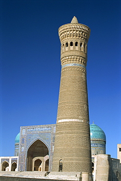 Kalon Minaret with Mir-I-Arab Medressa behind, Bukhara, Uzbekistan, Central Asia, Asia