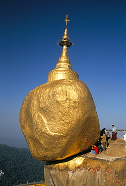 Balanced rock covered in gold leaf, major Buddhist stupa and pilgrim site, Kyaiktiyo, Myanmar (Burma), Asia