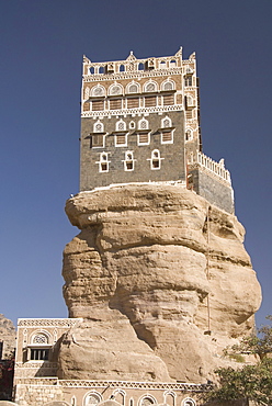 Dhar Alhajr (the Iman's Palace), built on a sandstone crag, Wadi Dhahr, near Sana'a, Yemen, Middle East