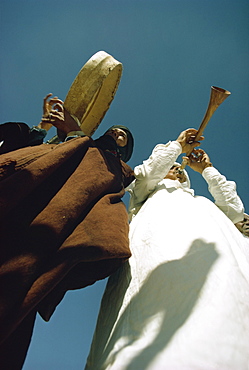 Two men playing musical instruments, El Golea, Algeria, North Africa, Africa