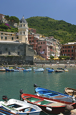 Vernazza harbour, Cinque Terre, UNESCO World Heritage Site, Liguria, Italy, Europe