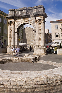 Triumphal Arch of the Sergi, Pula, Istria, Croatia, Europe