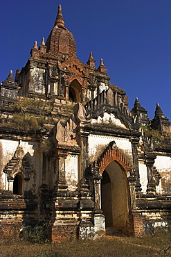 Between the villages  Nyaung U and Wetkyi-in, temple near Shwezigon Paya, Bagan (Pagan), Myanmar (Burma), Asia