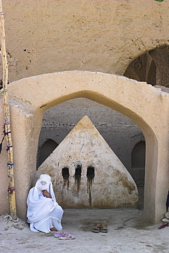 Lady visiting a possible early 8th Century tomb of a 19th century AD saint behind mosque for blesssing for childbirth/sickness, No-Gonbad Mosque also known as Khoja Piada or Masjid-e Haji Piyada, Balkh, Balkh province, Afghanistan, Iraq, Middle East