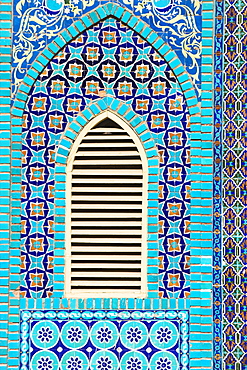 Tiling round shuttered window, Shrine of Hazrat Ali, founded in the 12th century, Mazar-I-Sharif, Afghanistan, Asia