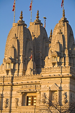 Shri Swaminarayan Mandir Temple, the largest Hindu temple outside India, winner of UK Pride of Place award 2007, Neasden, London, England, United Kingdom, Europe