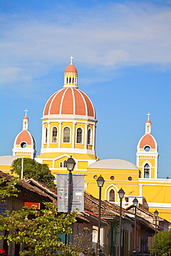 Calle La Calzada and Cathedral de Granada, Granada, Nicaragua, Central America