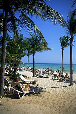 Tourists on the beach, Playa del Carmen, Mayan Riviera, Mexico, North America