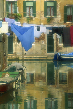 Laundry hung over canal to dry, The Ghetto, Venice, Veneto, Italy, Europe