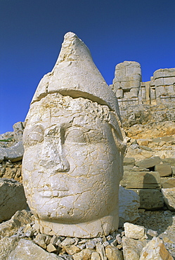 Ancient carved heads of gods on summit of Mount Nemrut, Nemrut Dagi (Nemrut Dag), UNESCO World Heritage Site, Anatolia, Turkey, Asia Minor, Asia