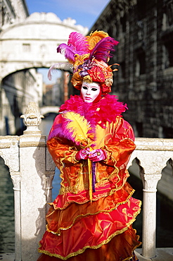 Person dressed in carnival mask and costume, posing in front of the Bridge of Sighs, Venice Carnival, Venice, Veneto, Italy, Europe