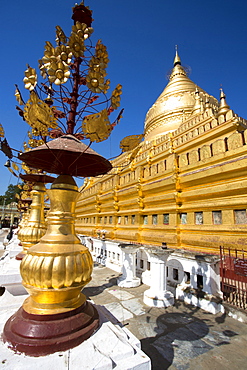 Shwezigon Paya, Nyaung U, Bagan, Myanmar (Burma), Asia 