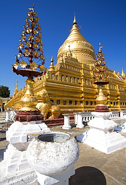 Shwezigon Paya, Nyaung U, Bagan, Myanmar (Burma), Asia 