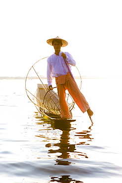 Intha leg rowing fishermen on Inle Lake who row traditional wooden boats using their leg and fish using nets stretched over conical bamboo frames, Inle Lake, Shan State, Myanmar (Burma), Asia