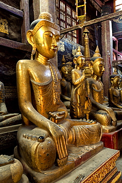 Ancient gilded wooden Buddhas inside Wat In, Kengtung (Kyaingtong), Shan State, Myanmar (Burma), Asia