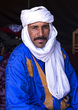 Portrait of Berber camel leader, Merzouga, Morocco, North Africa, Africa