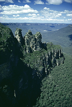 Rock formations of the Three Sisters from Echo Point, Blue Mountains, UNESCO World Heritage Site, New South Wales (NSW), Australia, Pacific