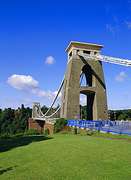 Clifton Suspension Bridge, built by Brunel across the Avon gorge, Bristol, Avon, England, UK