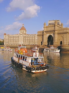 The Gateway to India and the Taj Mahal Hotel, Mumbai (Bombay), India